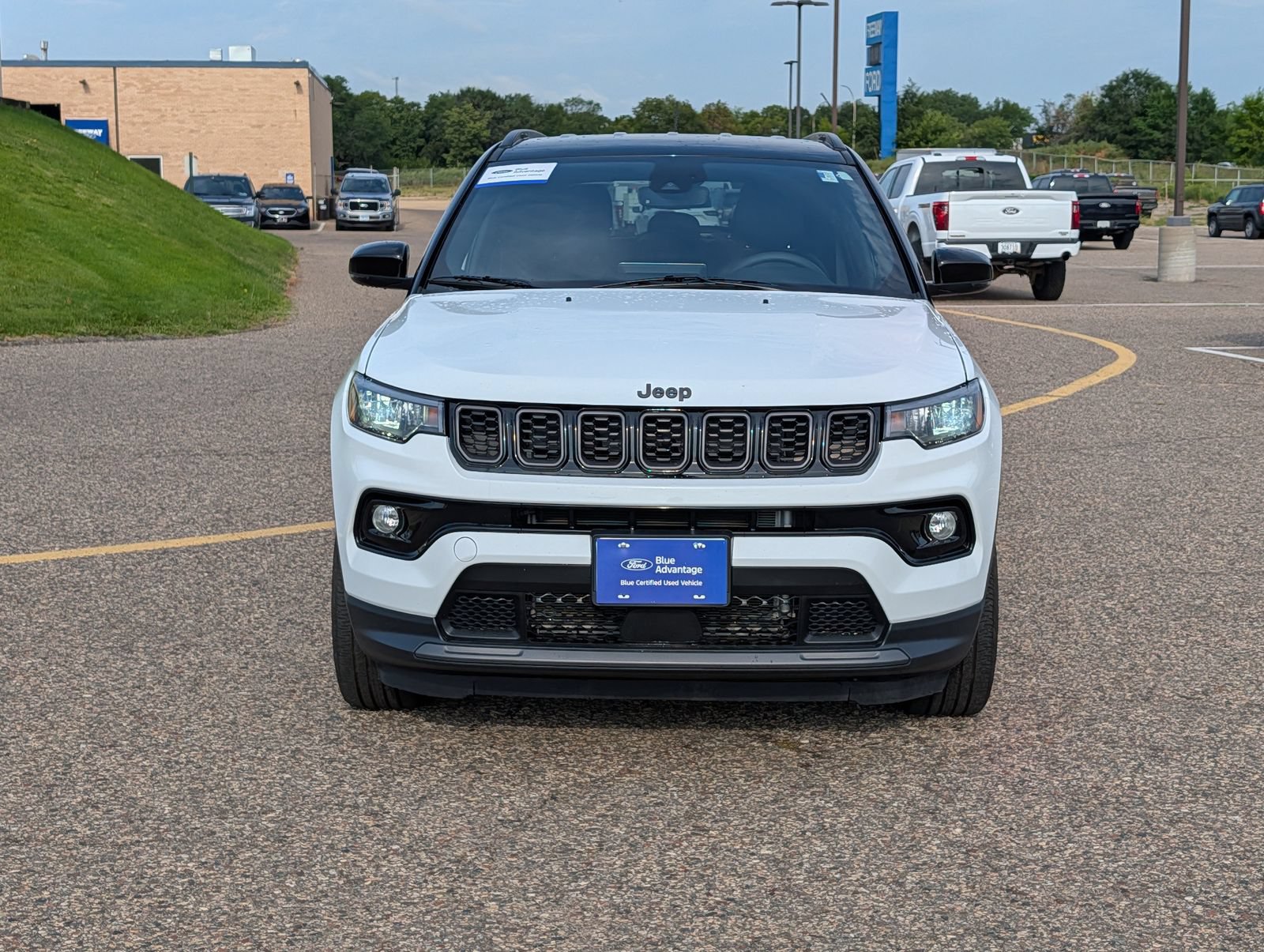 Used 2026 Jeep Compass Limited AWD/4WD image 11