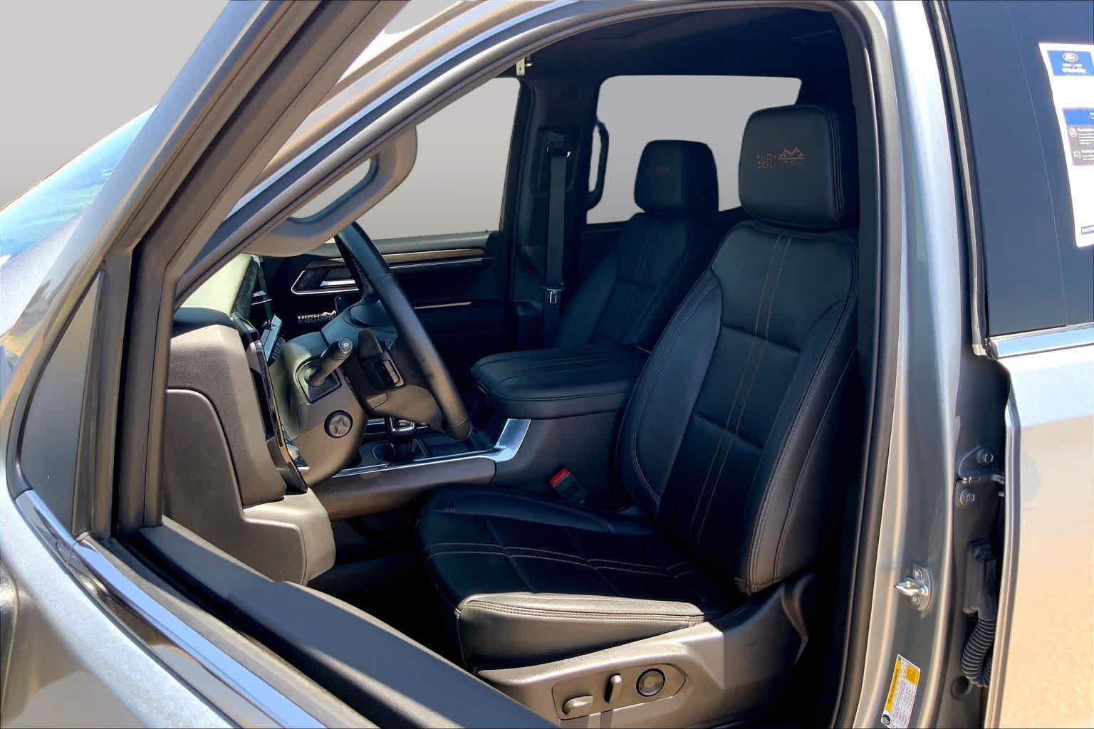 Used 2024 Chevrolet Silverado 1500 High Country w/ High Country Premium Package AWD/4WD image 8
