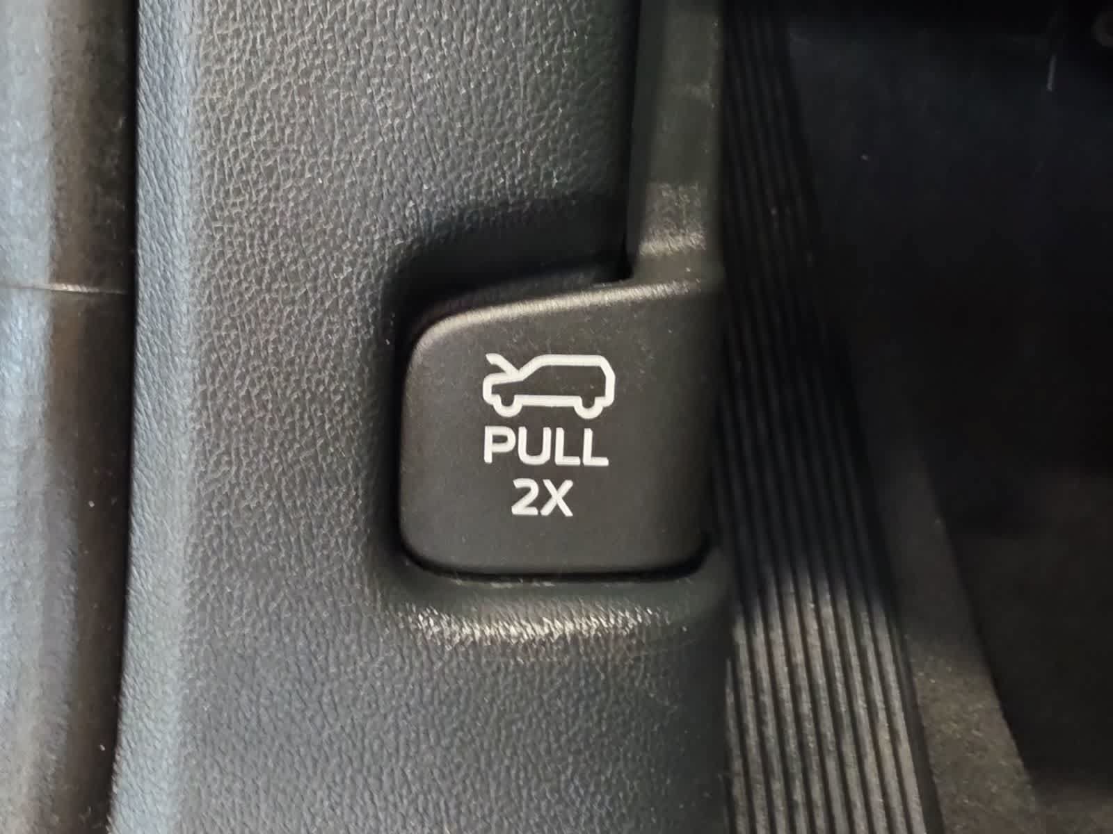 Certified 2021 Ford Explorer XLT w/ Equipment Group 202A AWD/4WD image 17