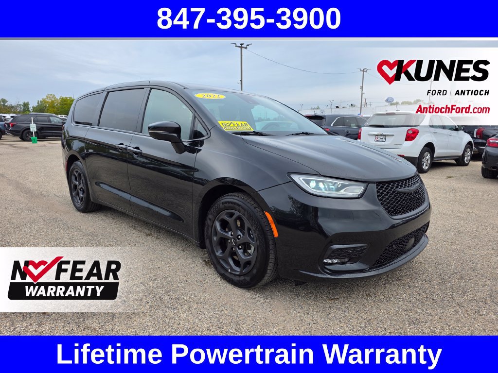 Used 2022 Chrysler Pacifica Touring-L w/ Uconnect Theater Family Group