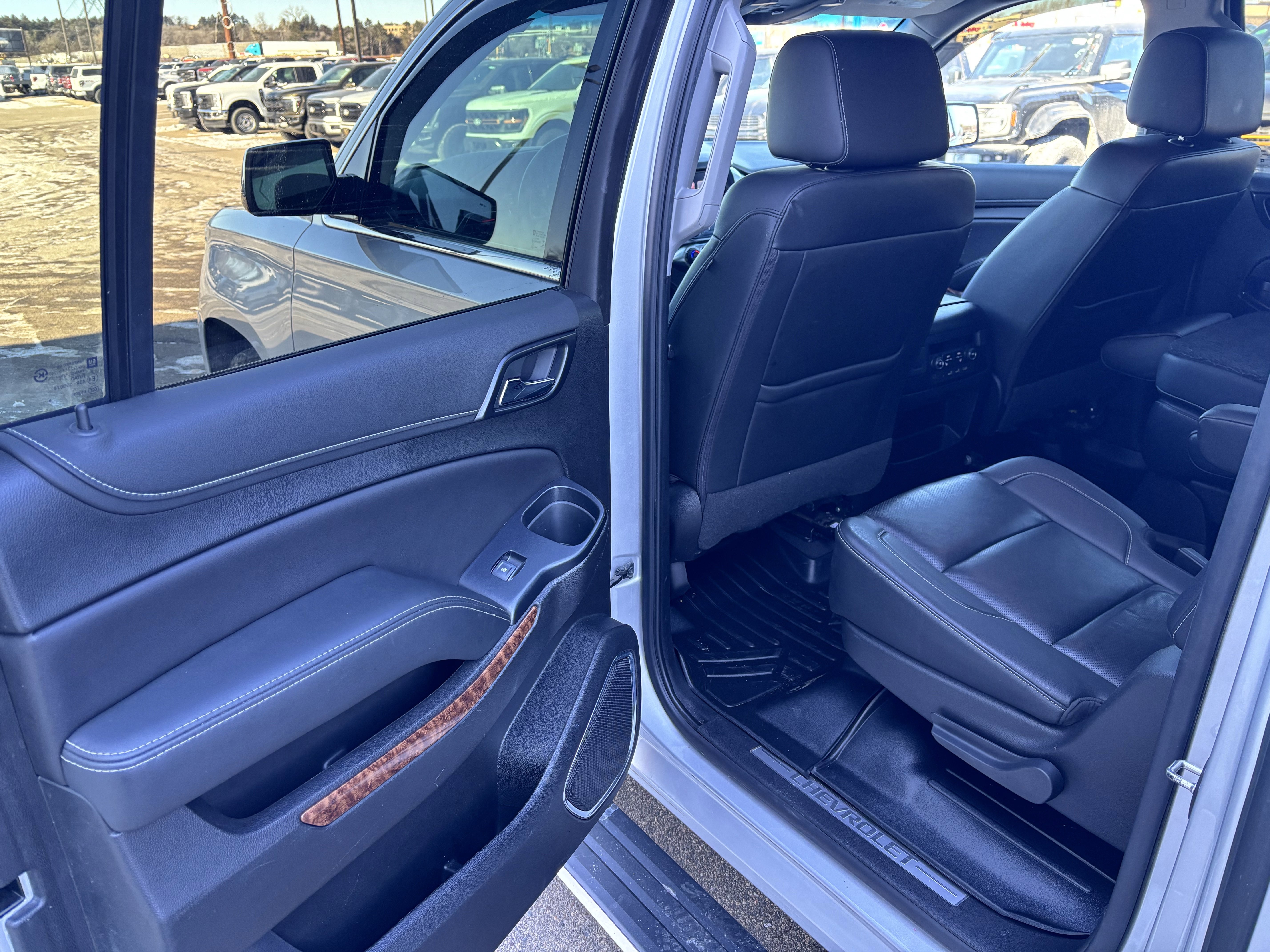Used 2019 Chevrolet Suburban Premier image 11