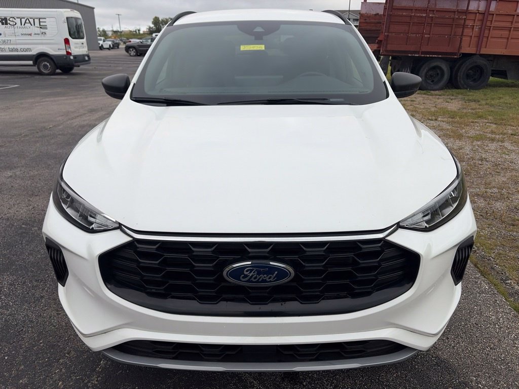 Certified 2024 Ford Escape ST-Line AWD/4WD image 2