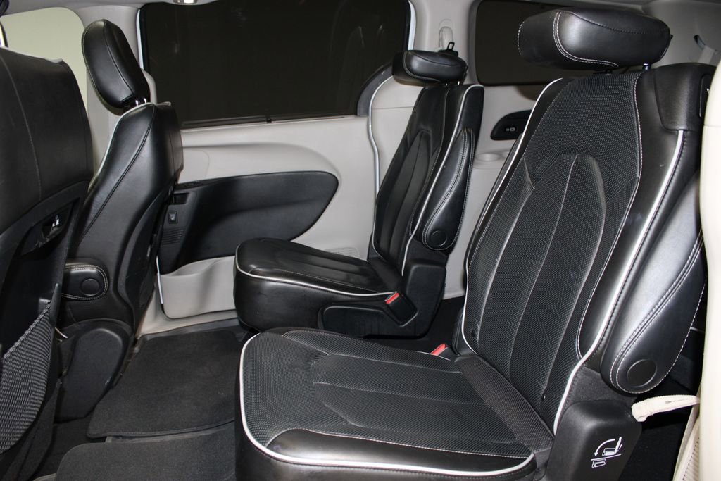 Used 2022 Chrysler Pacifica Limited image 27