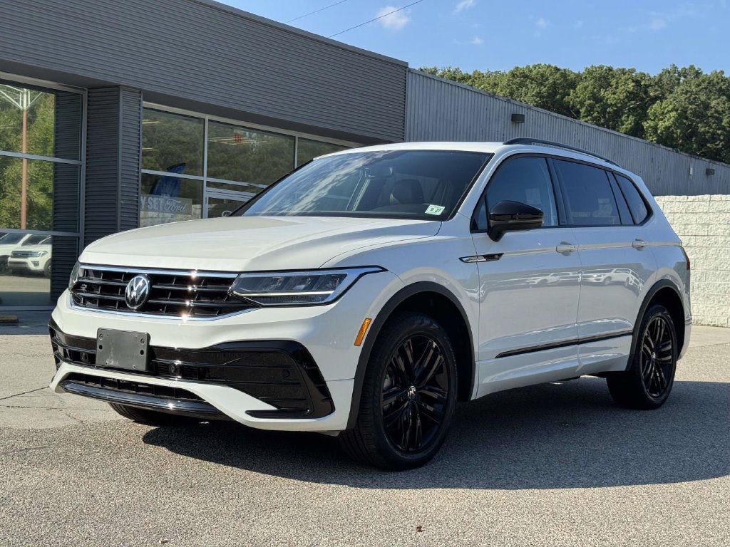 Used 2022 Volkswagen Tiguan SE R-Line AWD/4WD image 26