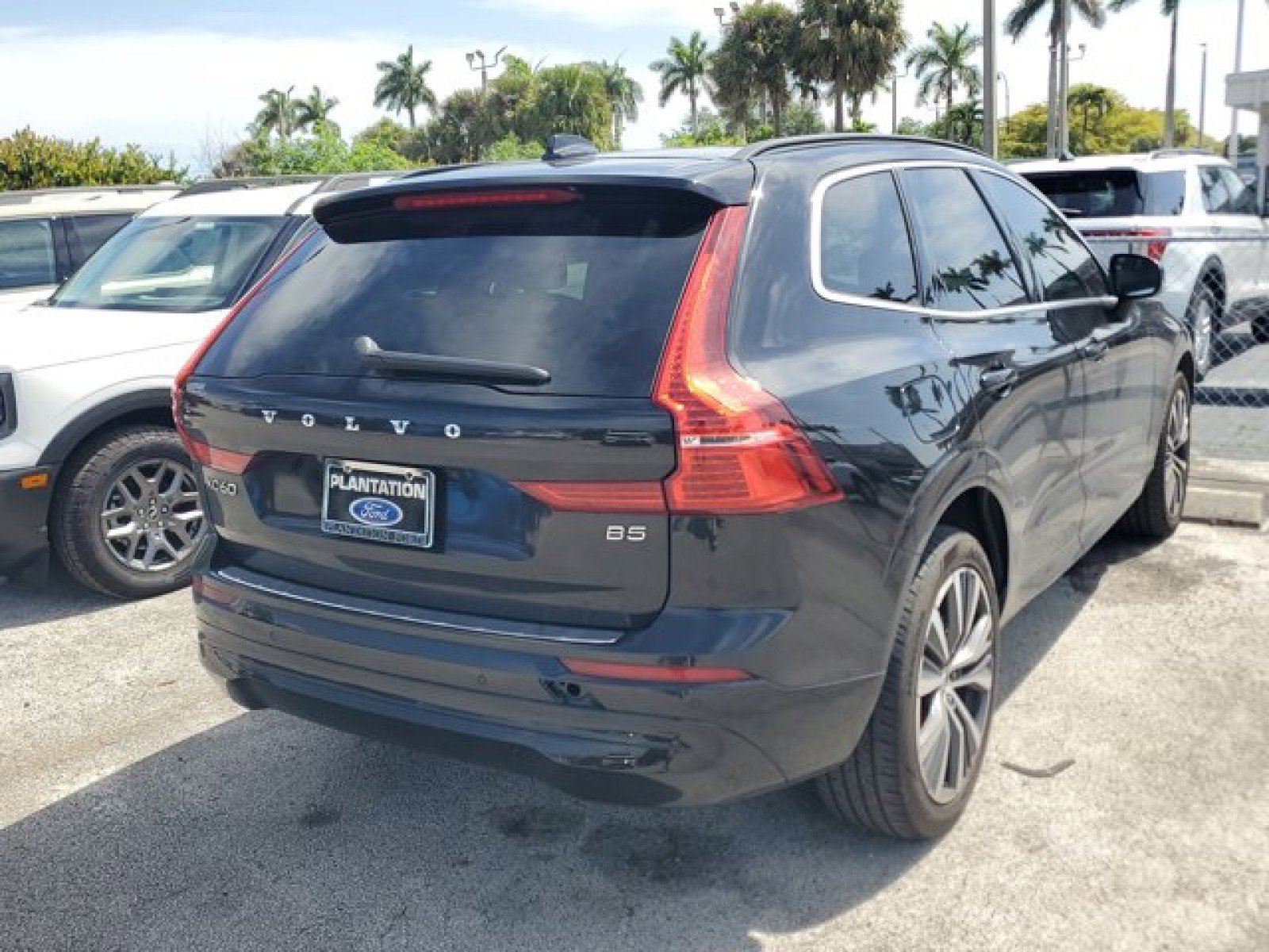 Used 2022 Volvo XC60 B5 Momentum w/ Protection Package Premier FWD image 7