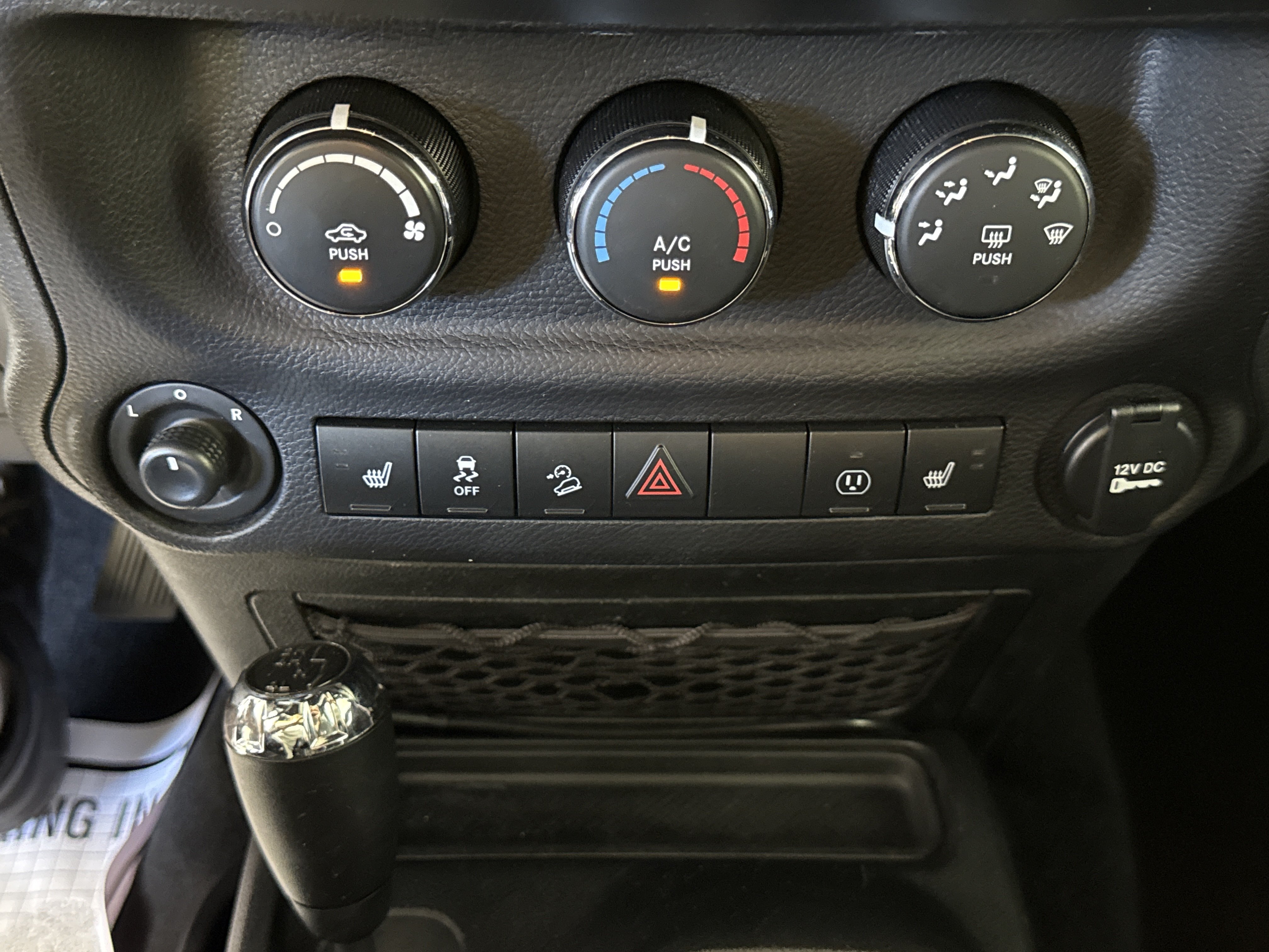 Used 2017 Jeep Wrangler Unlimited Sahara w/ Connectivity Group AWD/4WD image 19