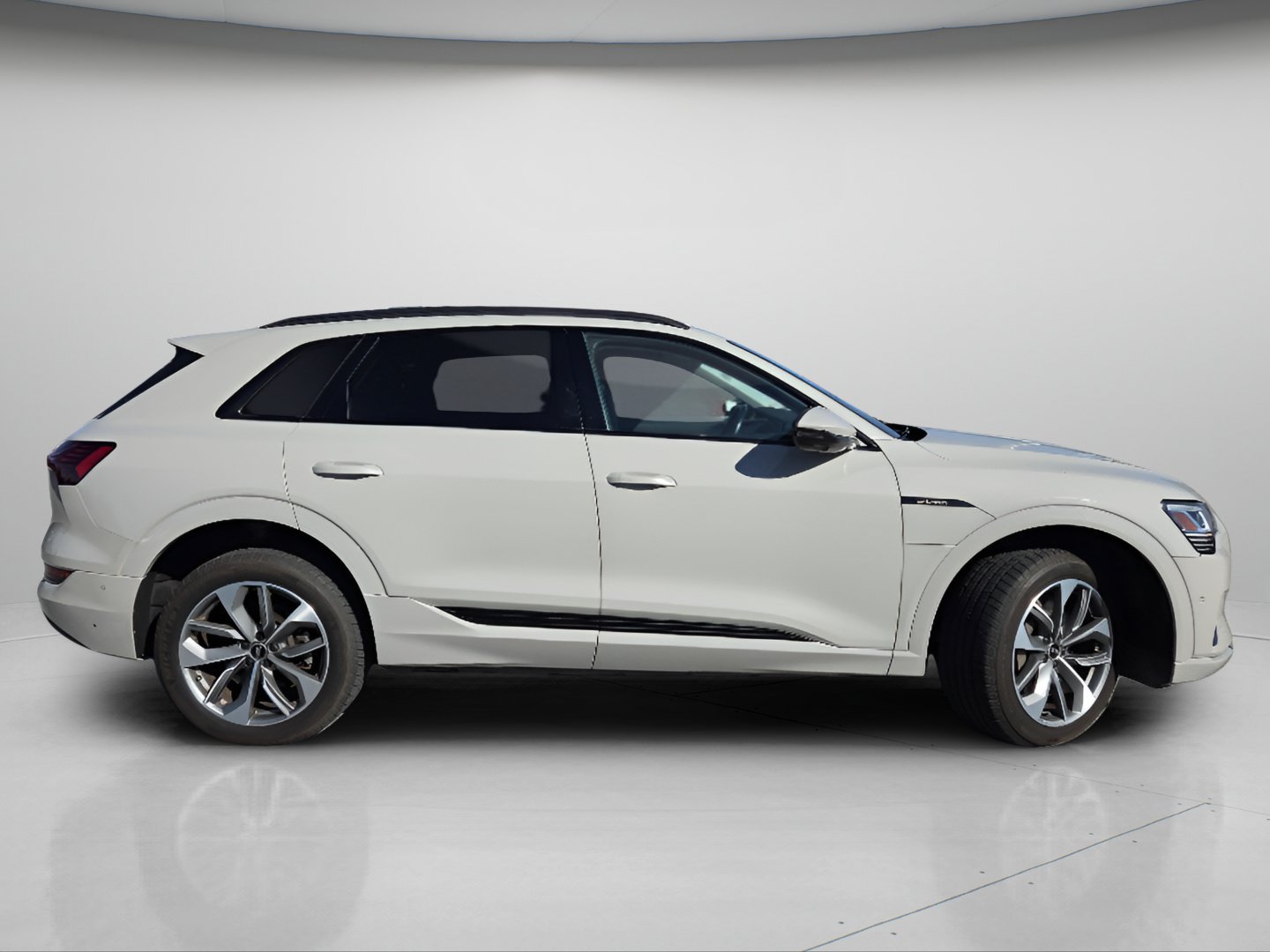Used 2021 Audi e-tron Premium Plus w/ Premium Plus Package AWD/4WD image 26