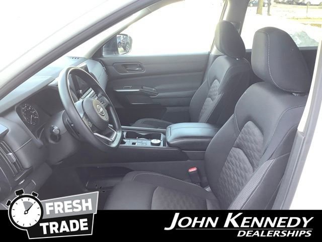 Used 2023 Nissan Pathfinder S image 11