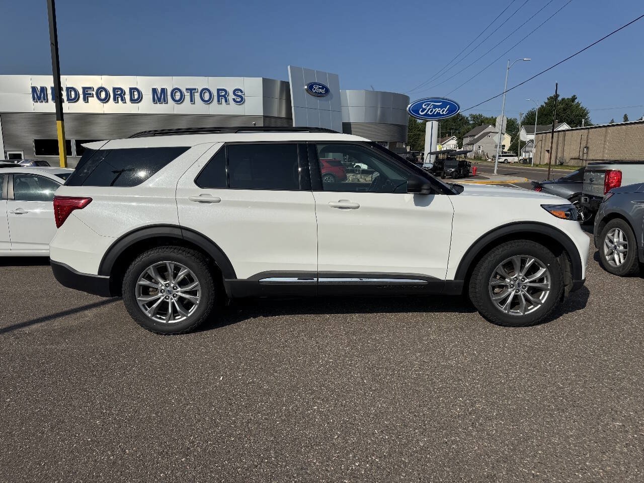 Certified 2020 Ford Explorer XLT w/ Equipment Group 202A AWD/4WD image 9