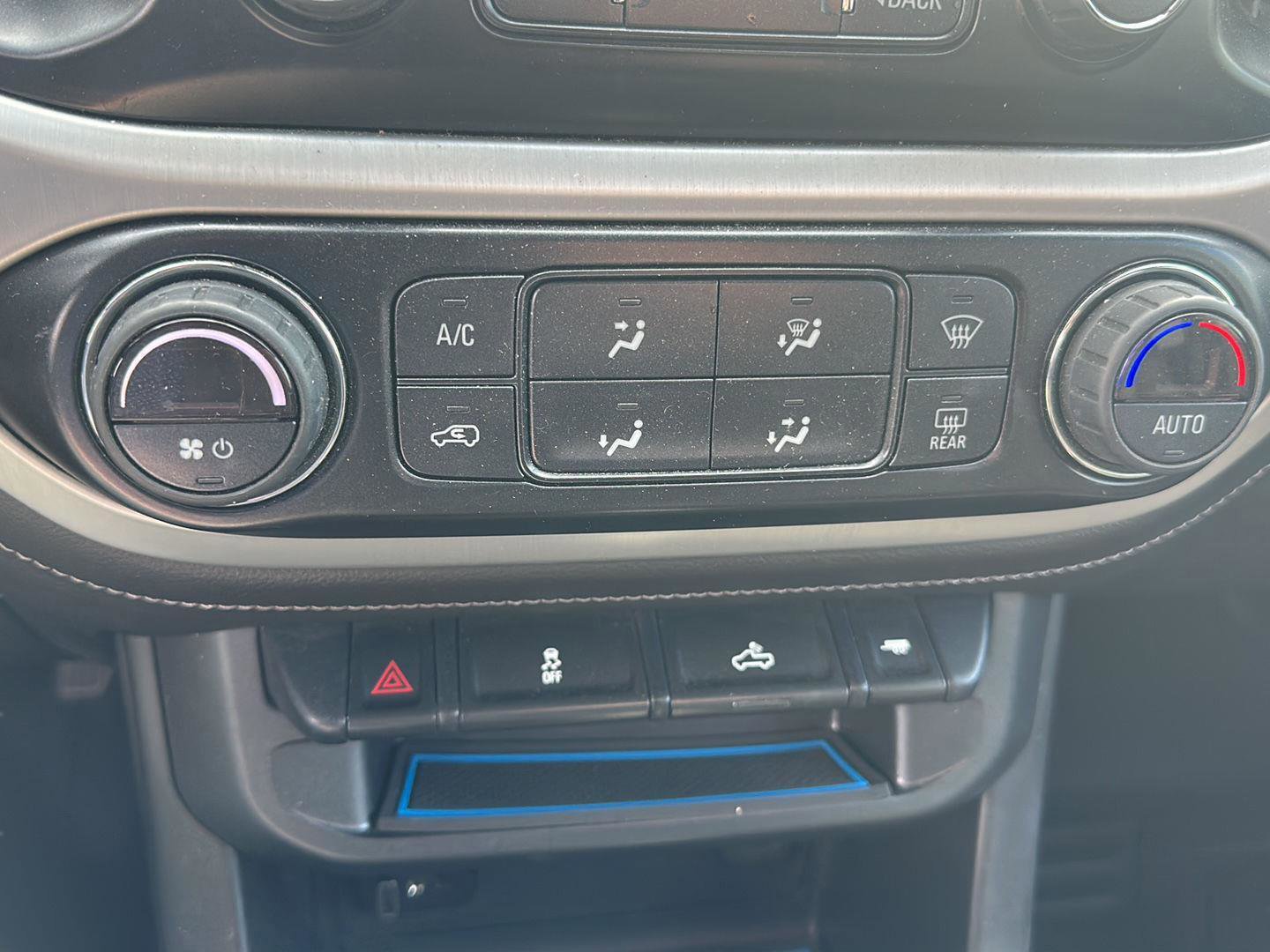 Used 2020 GMC Canyon SLE w/ Elevation Edition image 17