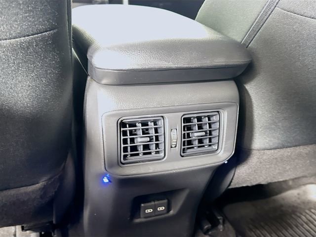 Used 2023 Toyota RAV4 SE image 30
