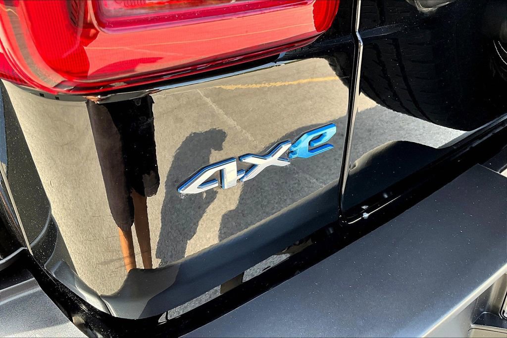 Used 2021 Jeep Wrangler Unlimited Sahara w/ Cold Weather Group image 8