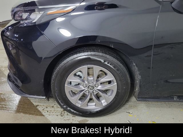 Used 2025 Toyota Sienna XLE w/ XLE Plus Package image 9