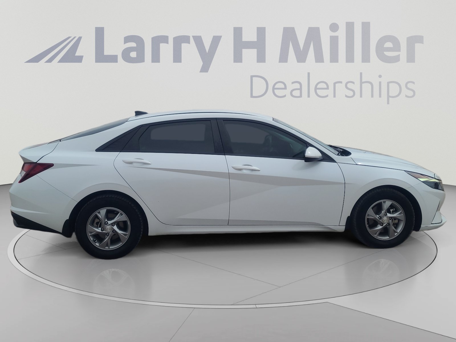 Used 2022 Hyundai Elantra SE FWD image 6