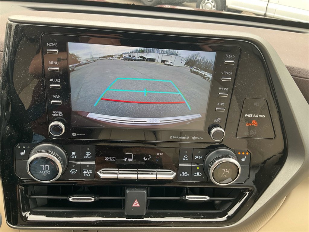 Used 2021 Toyota Highlander XLE image 24