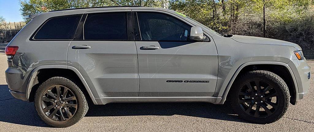 Used 2020 Jeep Grand Cherokee Altitude image 2