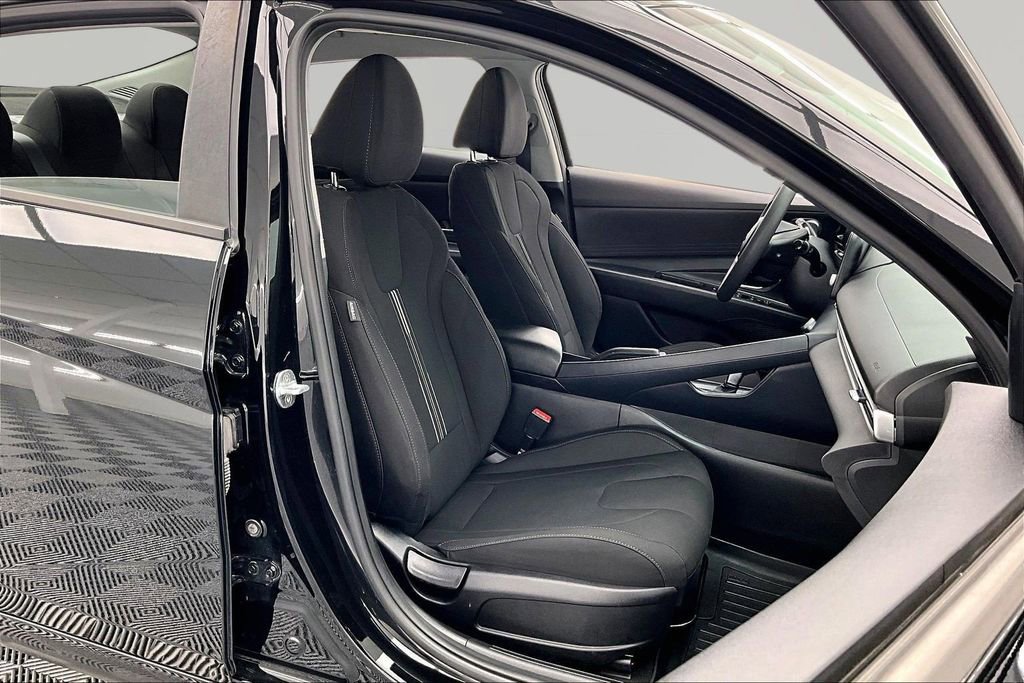Used 2022 Hyundai Elantra SEL FWD image 7