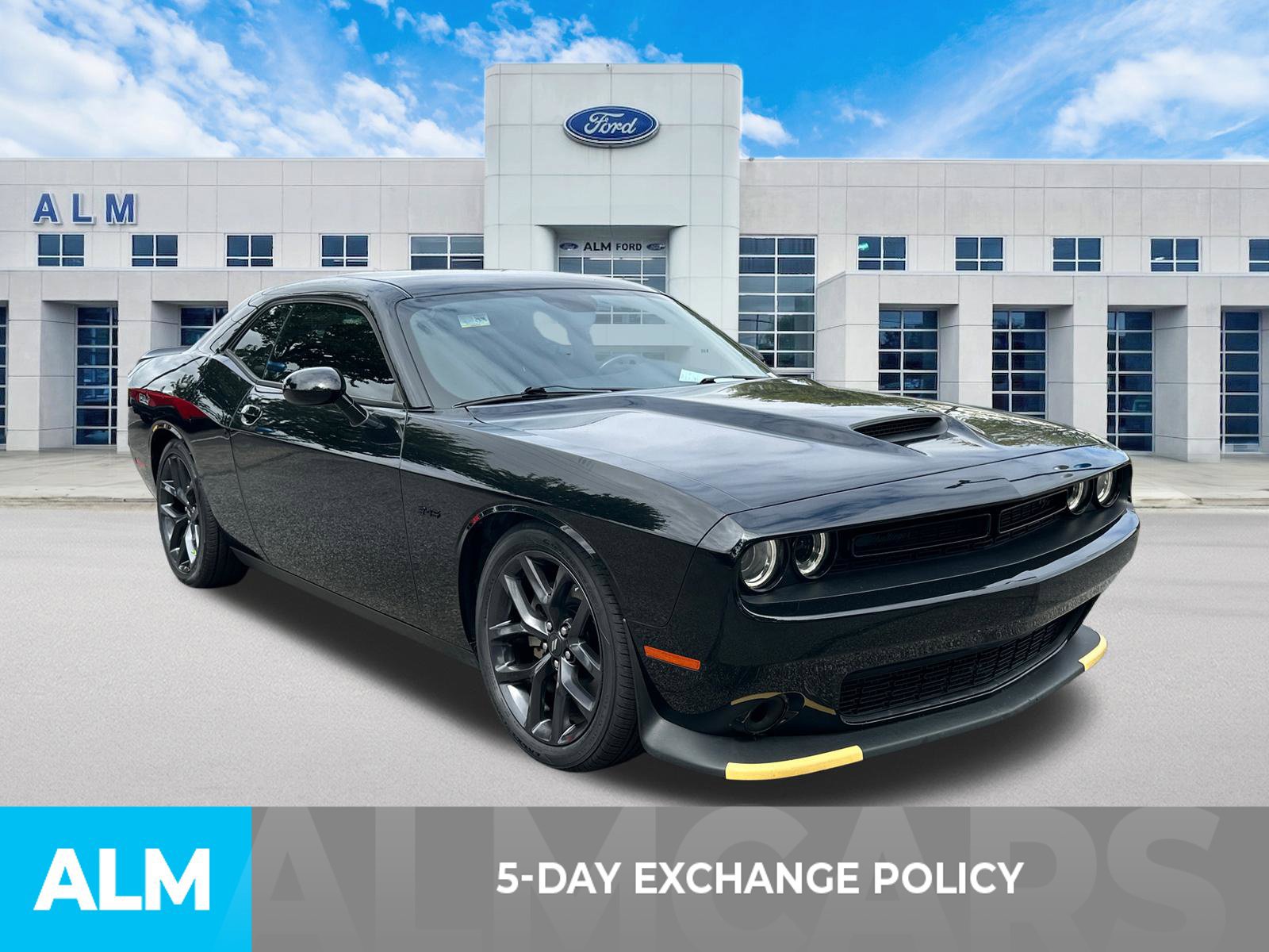 Used 2023 Dodge Challenger R/T w/ Blacktop Package RWD image 3