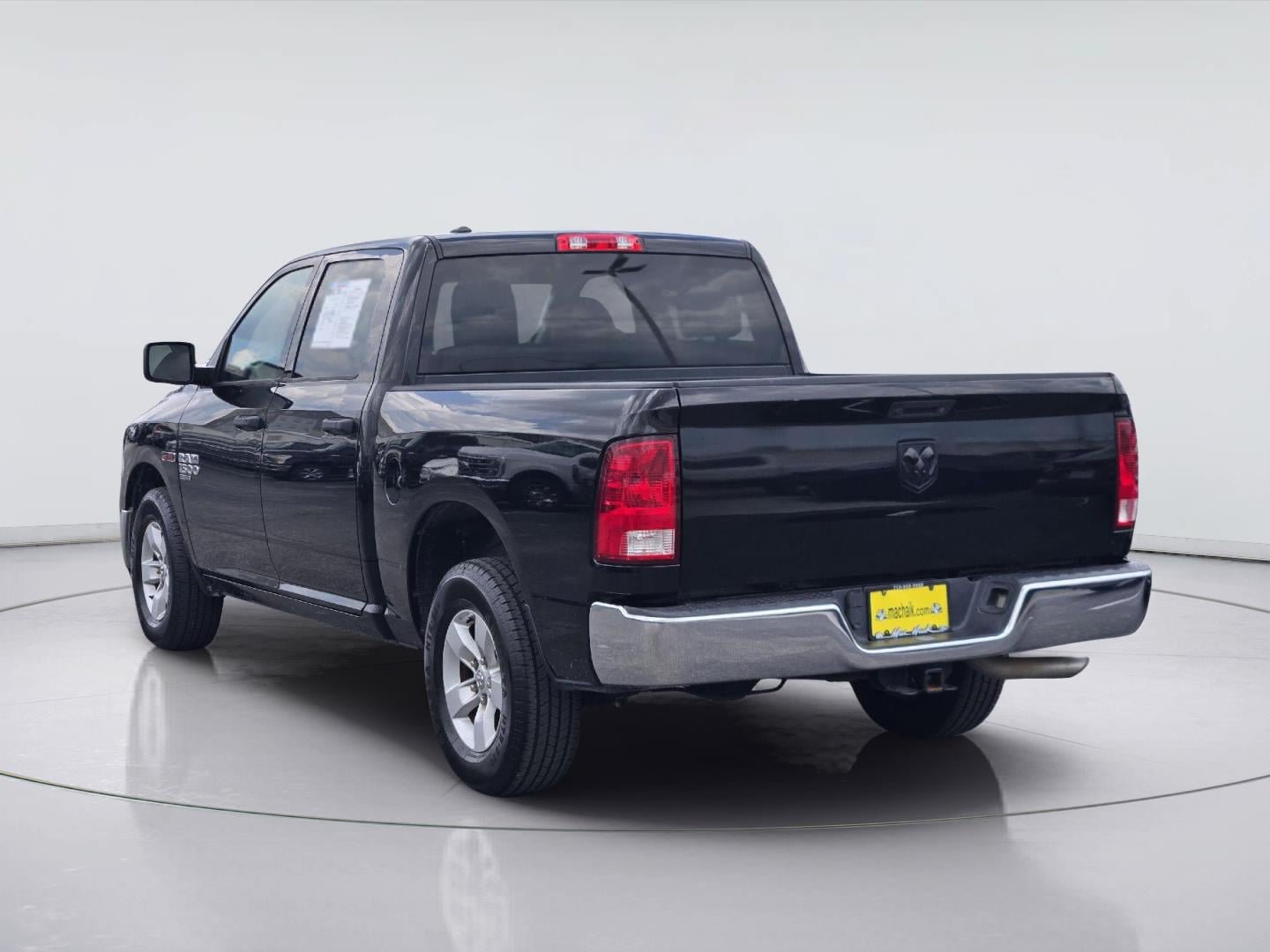 Used 2019 RAM 1500 Tradesman w/ Chrome Appearance Group RWD image 4