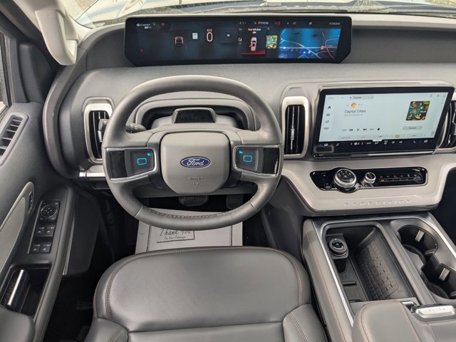 Certified 2025 Ford Expedition Active image 33