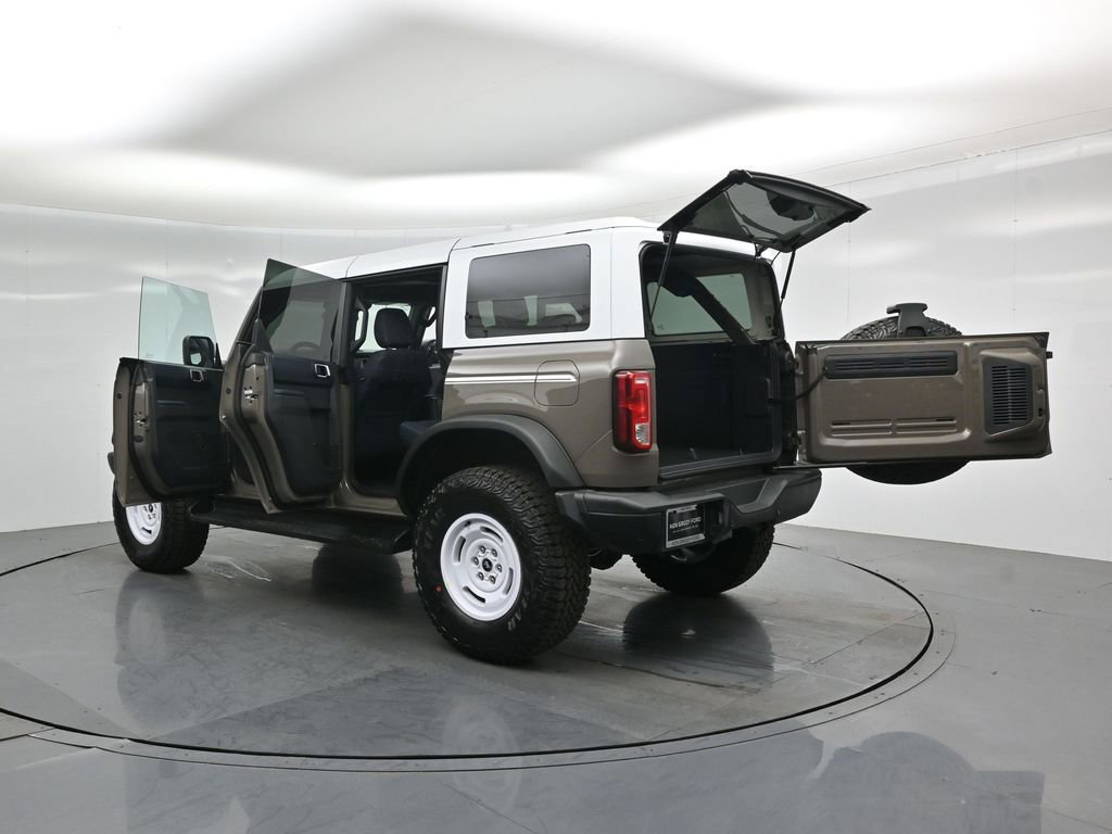 Certified 2026 Ford Bronco Heritage Edition AWD/4WD image 33