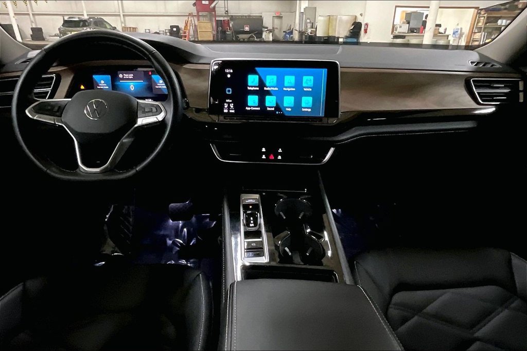 Used 2025 Volkswagen Atlas SE AWD/4WD image 14