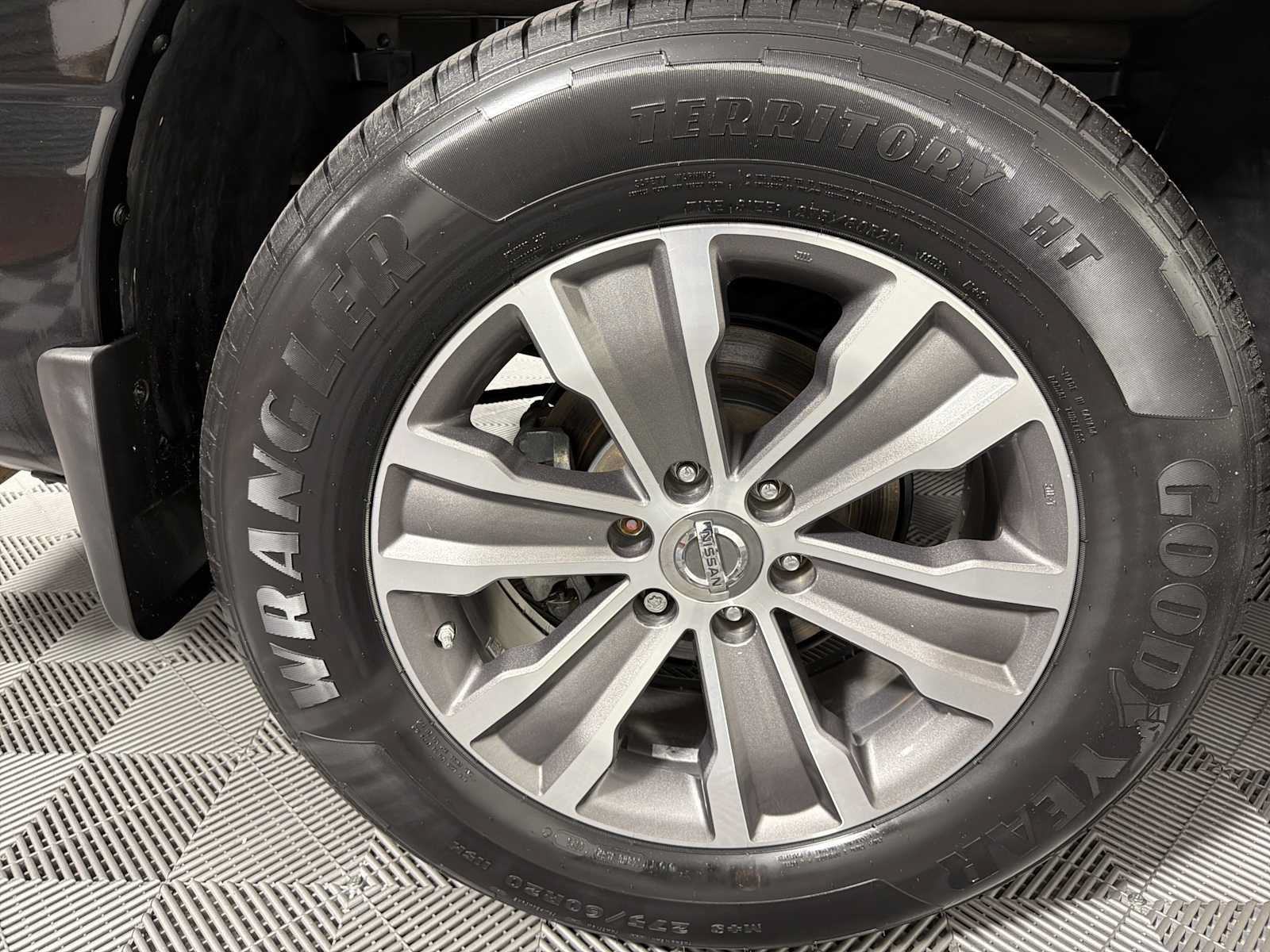 Used 2017 Nissan Titan SL RWD image 16