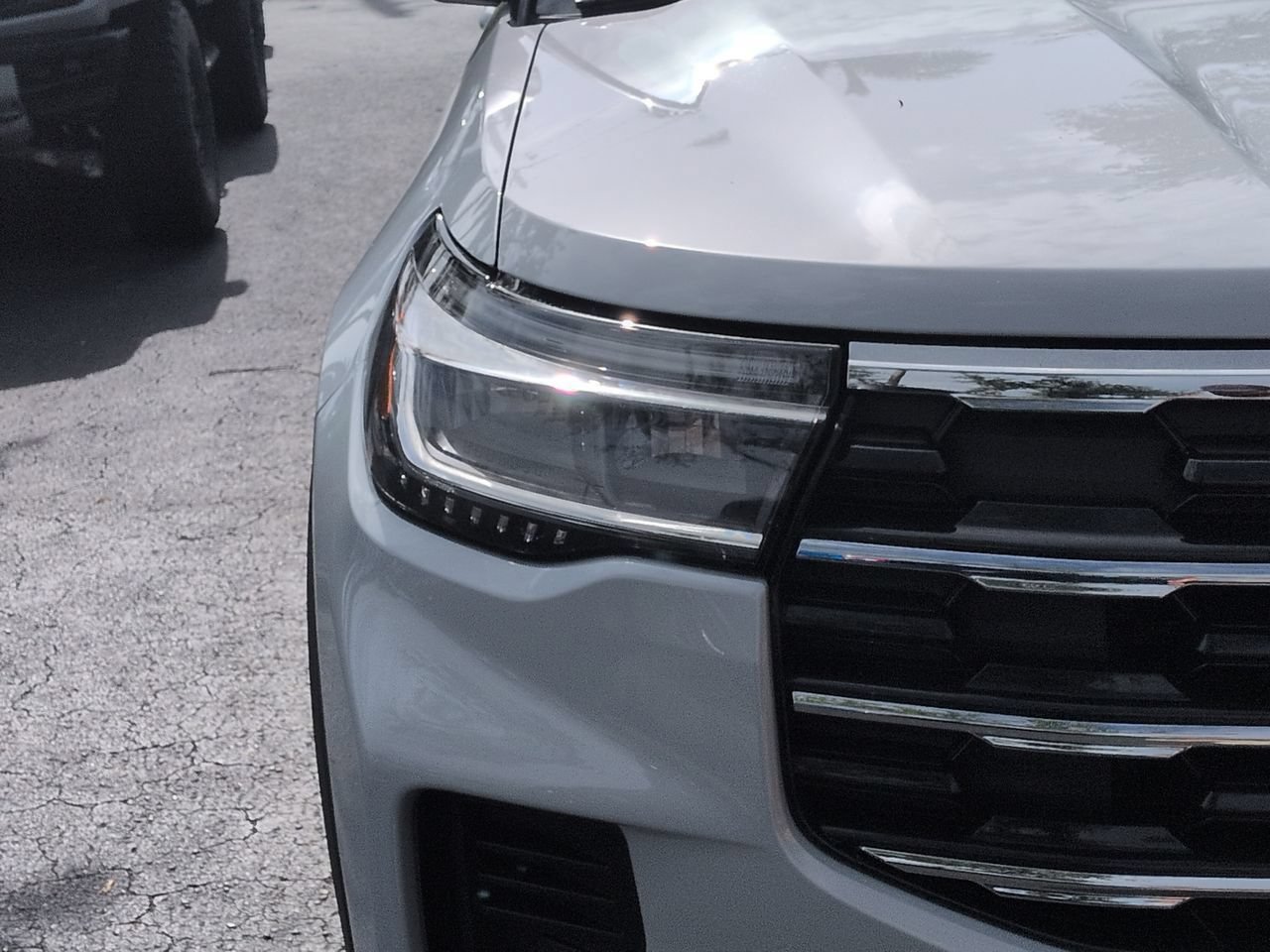 Certified 2025 Ford Explorer Active RWD image 9