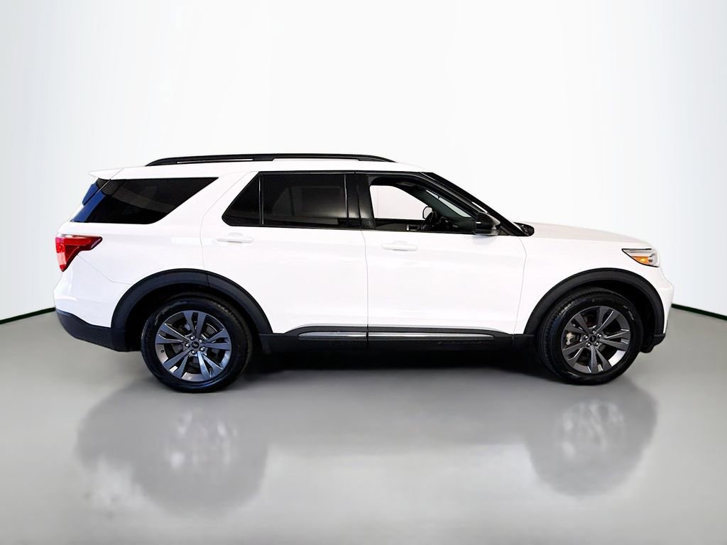 Certified 2022 Ford Explorer XLT w/ Equipment Group 202A RWD image 8