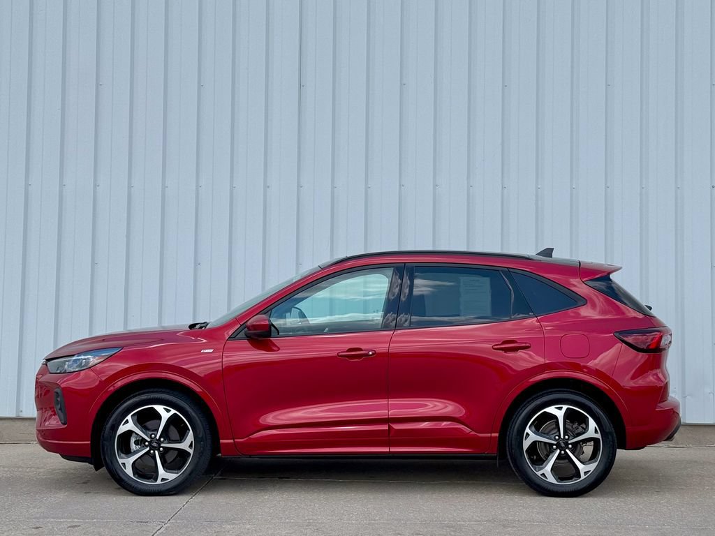 Certified 2025 Ford Escape ST-Line Elite w/ Premium Technology Package AWD/4WD image 3