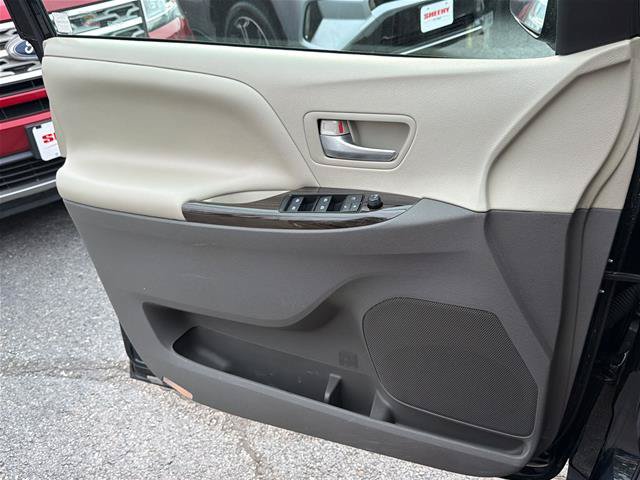Used 2017 Toyota Sienna XLE w/ XLE Navigation Package FWD image 23
