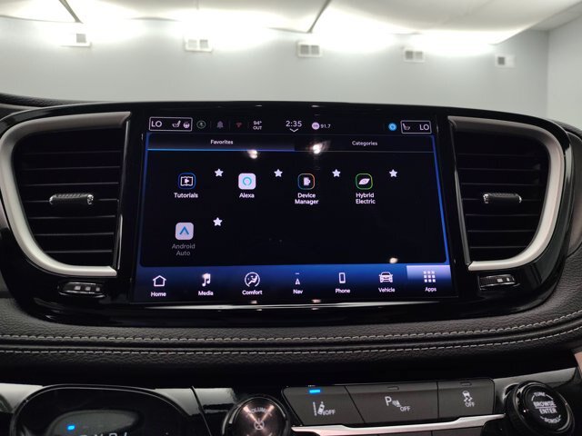Used 2024 Chrysler Pacifica Limited FWD image 5
