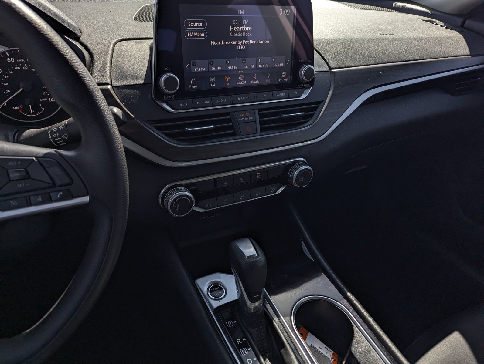 Used 2024 Nissan Altima 2.5 SV FWD image 10