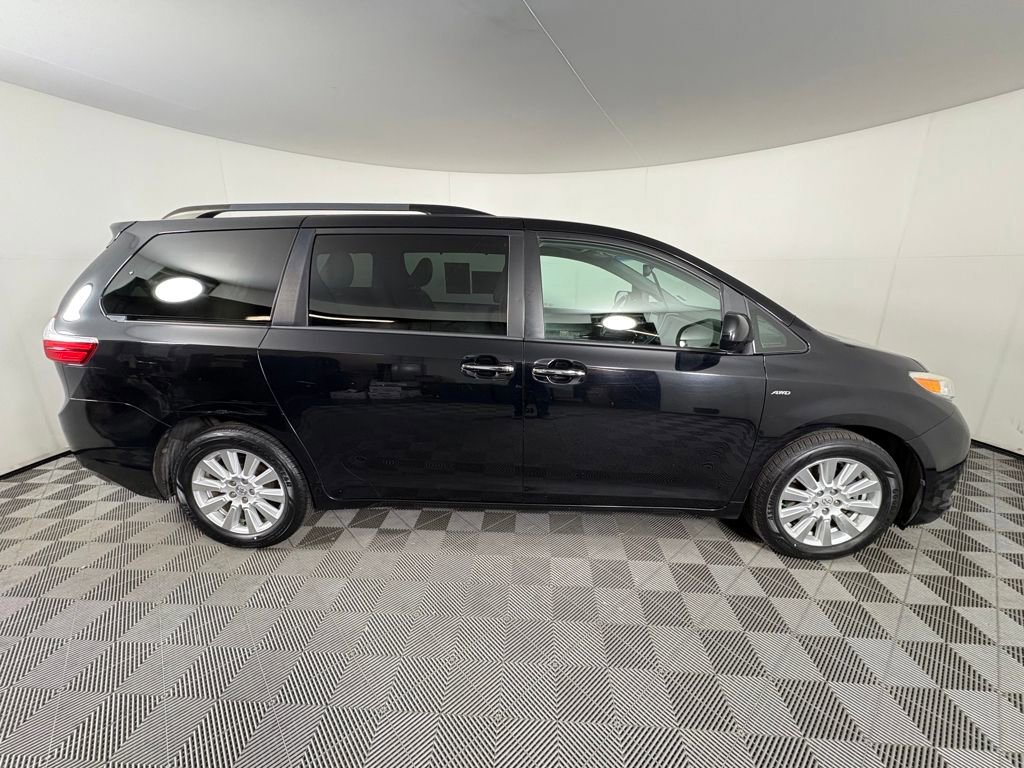Used 2017 Toyota Sienna AWD image 6