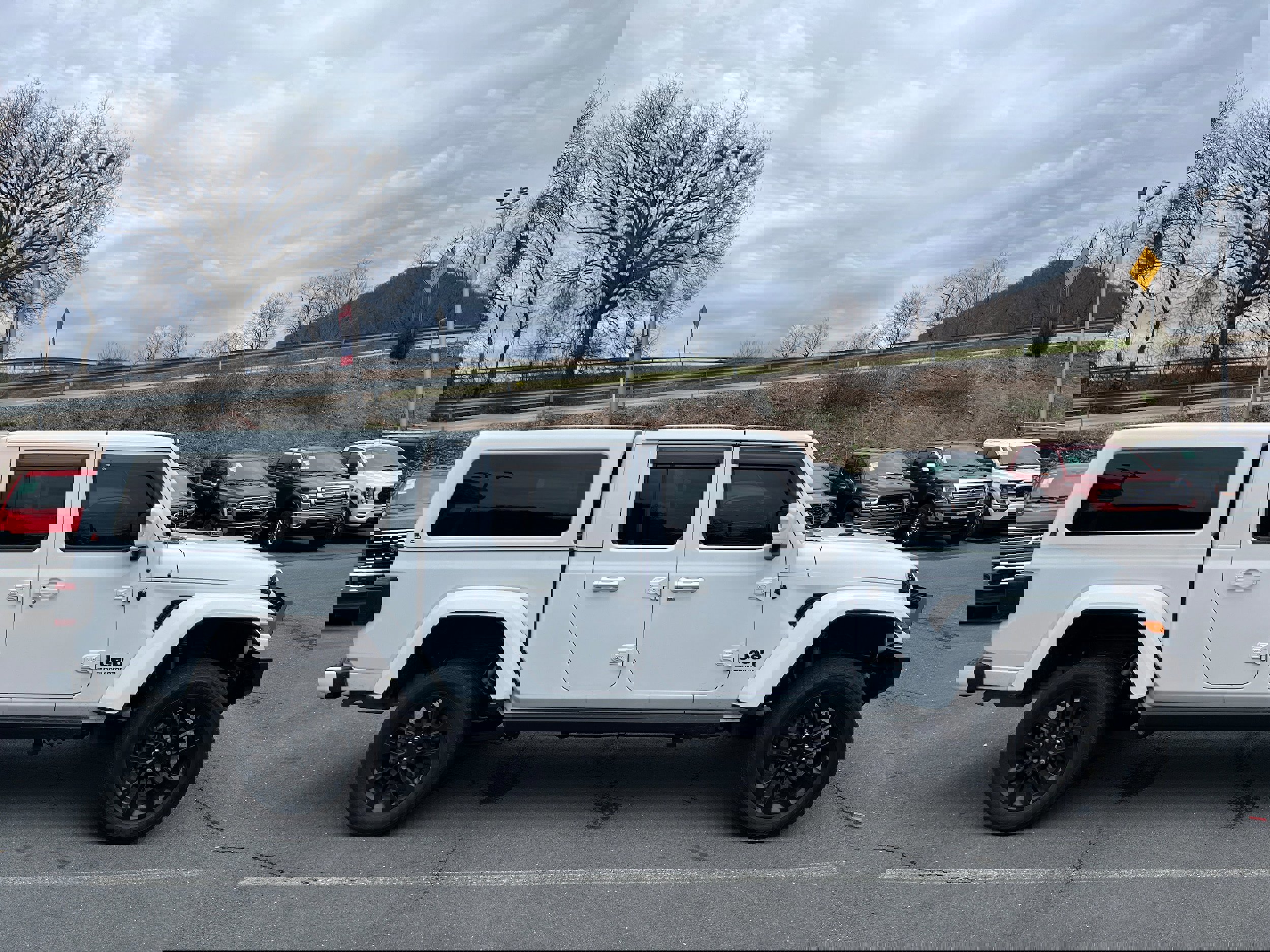 Used 2023 Jeep Gladiator Overland image 5