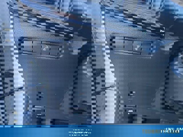 Used 2025 Nissan Kicks SR image 38