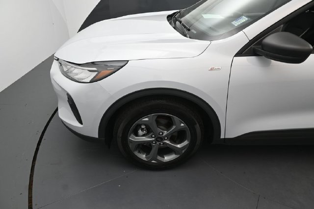 Certified 2025 Ford Escape ST-Line FWD image 9