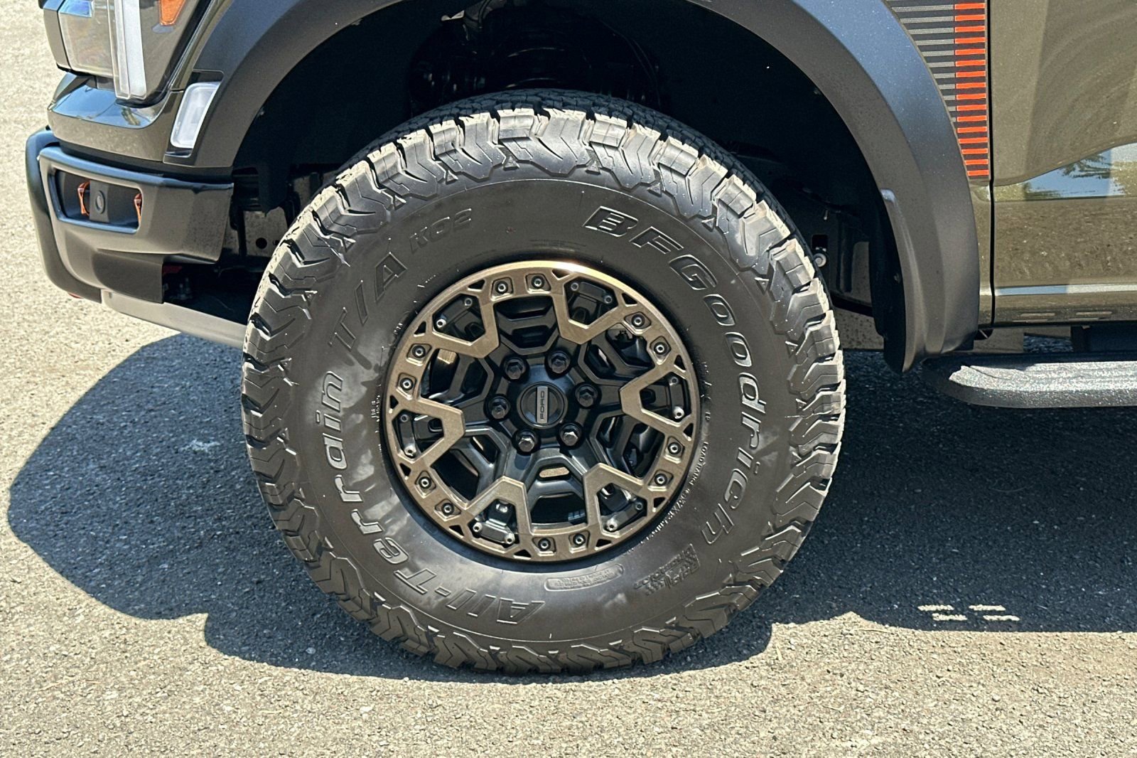 Certified 2025 Ford F150 Raptor w/ Equipment Group 803A Raptor R AWD/4WD image 45