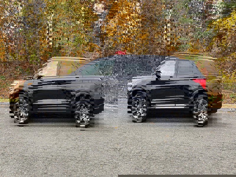 Certified 2022 Ford Explorer XLT w/ Equipment Group 202A image 2