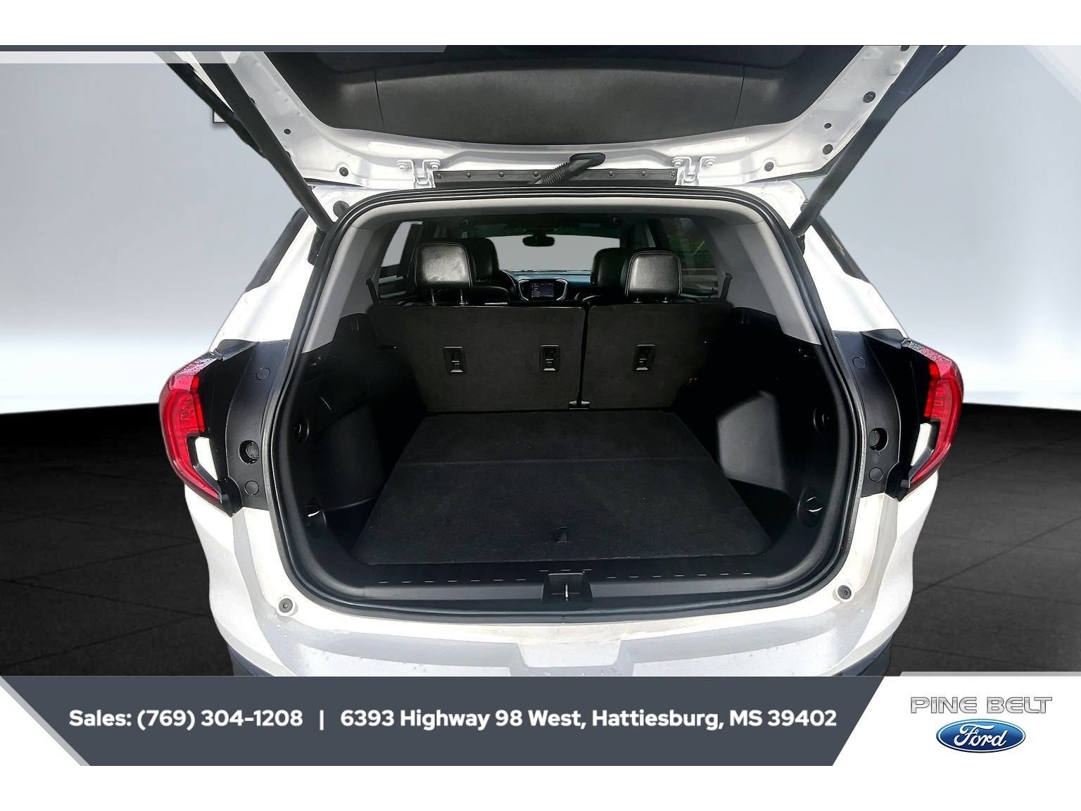 Used 2022 GMC Terrain SLT w/ Tech Package FWD image 21