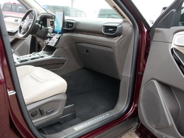 Certified 2022 Ford Explorer Platinum w/ Equipment Group 601A image 20