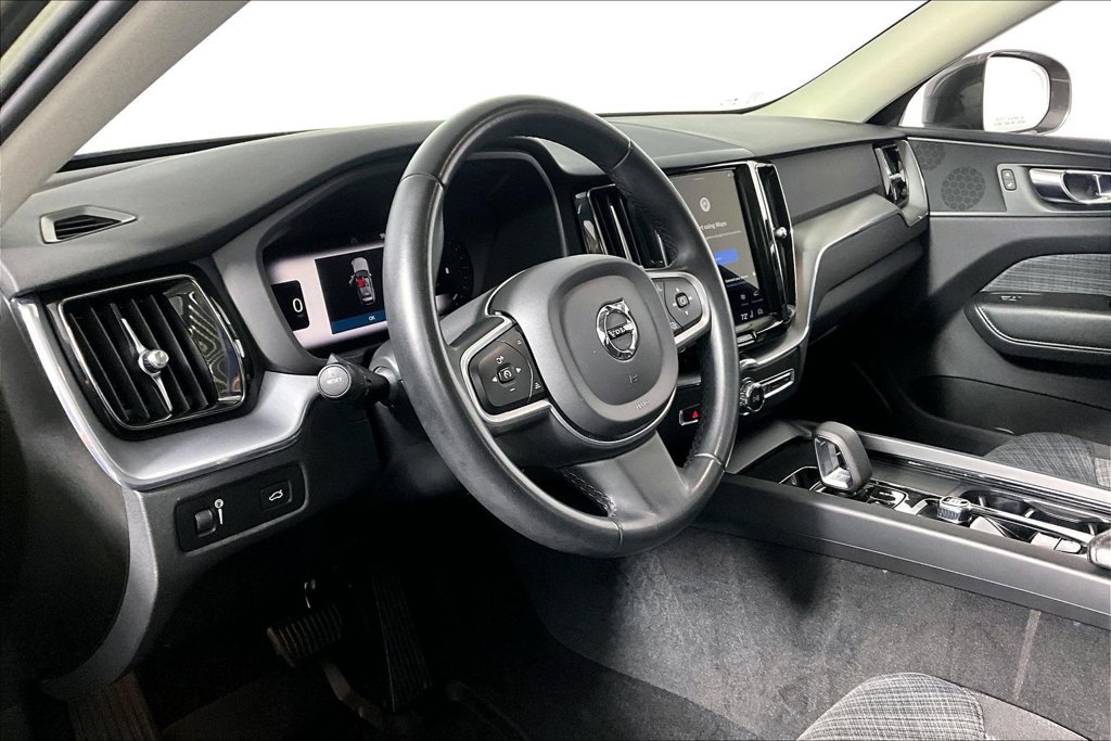 Used 2022 Volvo XC60 B5 Momentum FWD image 13