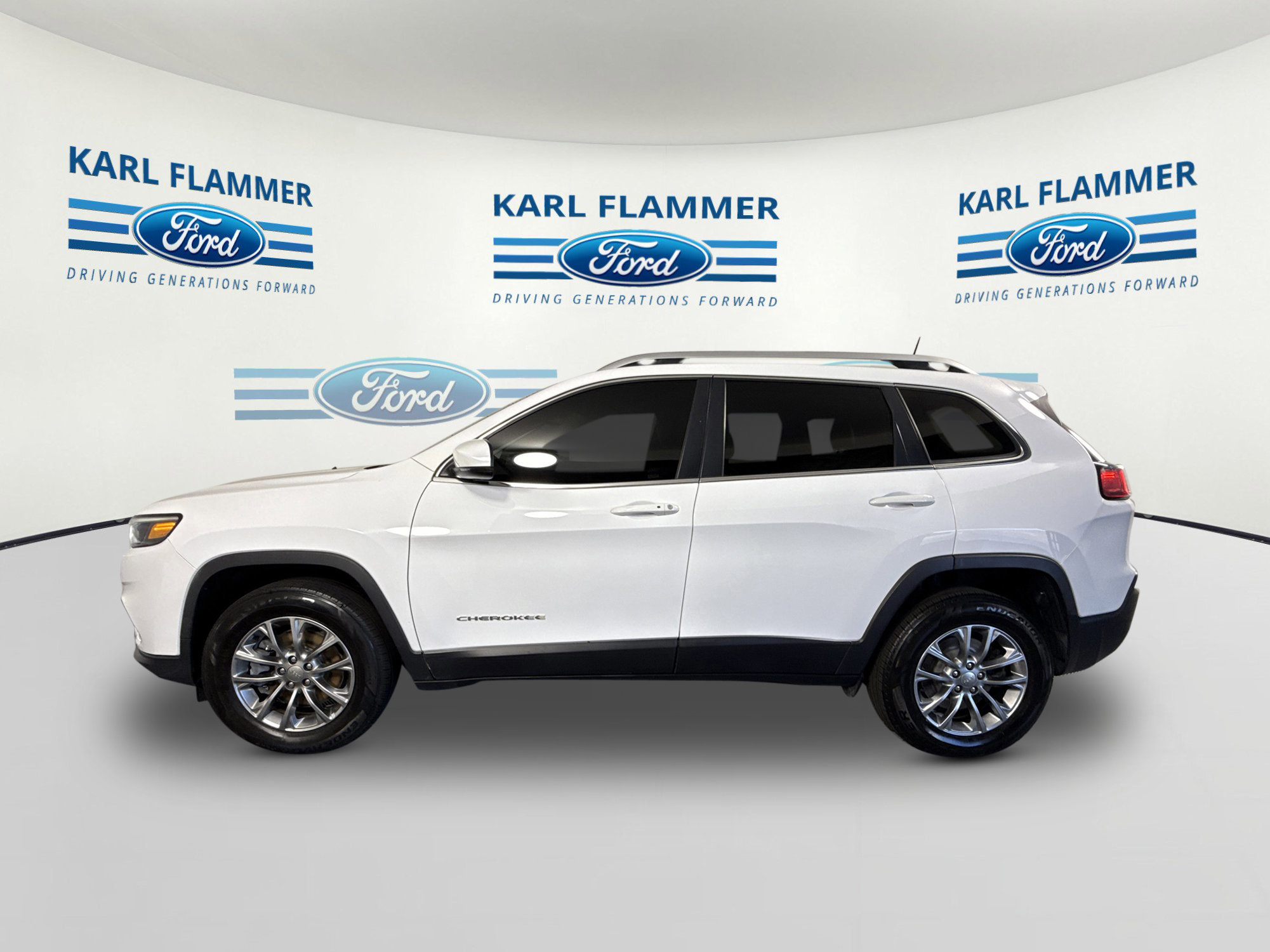 Used 2019 Jeep Cherokee Latitude Plus w/ Comfort/Convenience Group image 5
