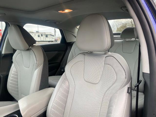 Used 2022 Hyundai Elantra Limited image 11