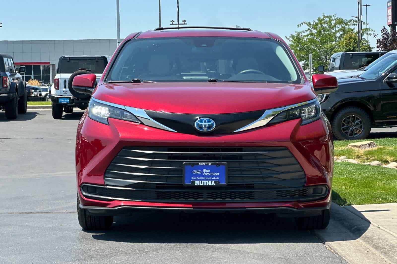 Used 2025 Toyota Sienna LE w/ LE Plus Package AWD/4WD image 10