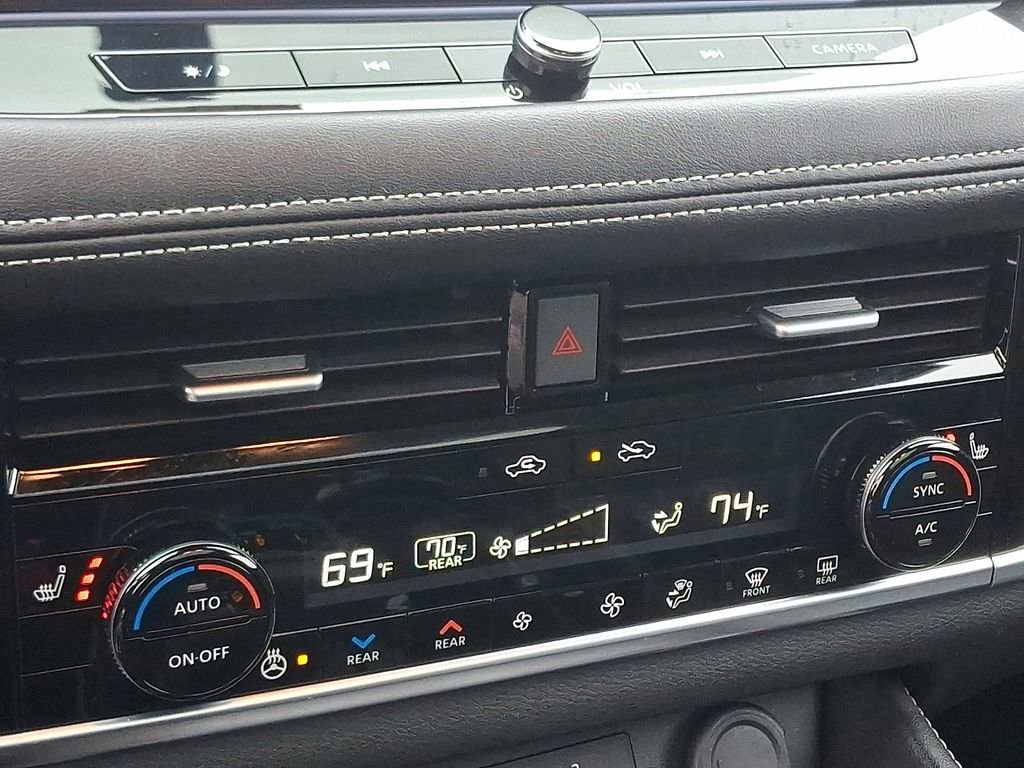 Used 2024 Nissan Rogue Platinum w/ Platinum Premium Package image 17