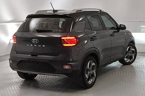 Used 2024 Hyundai Venue Limited image 3