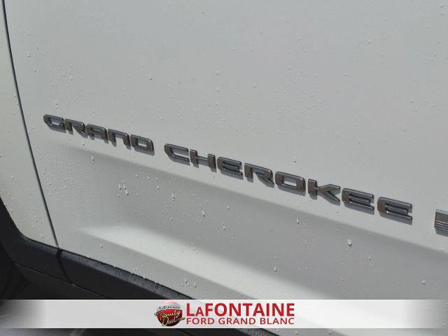 Used 2023 Jeep Grand Cherokee Limited w/ Trailer Tow Prep Group (B) AWD/4WD image 10