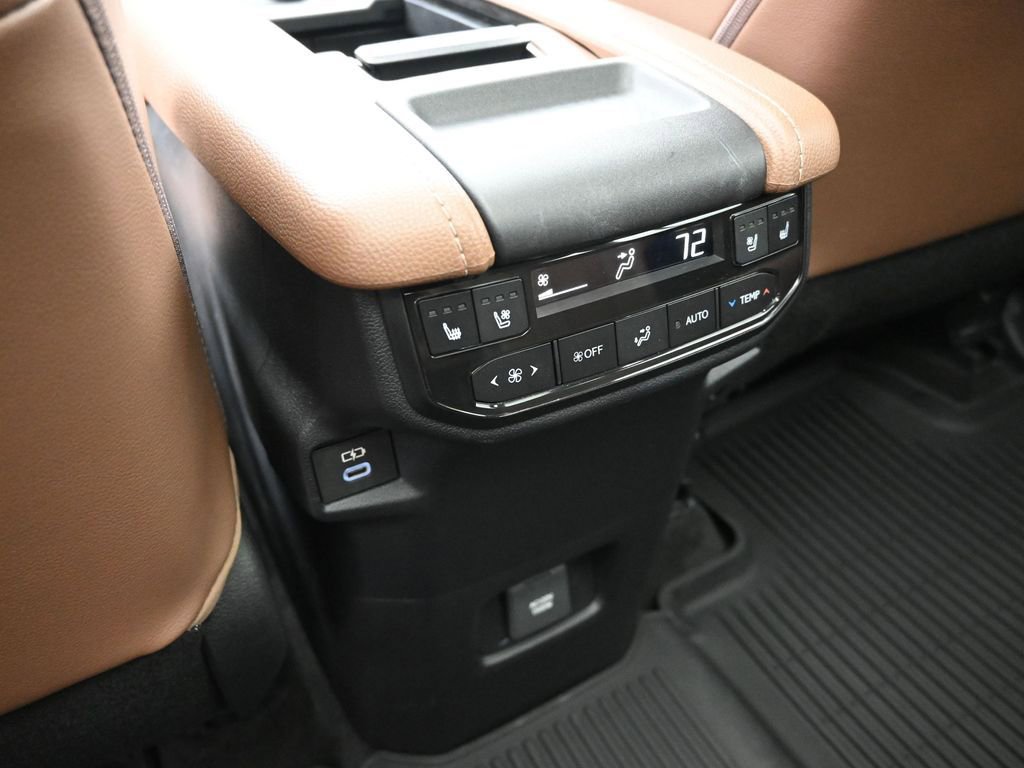 Used 2024 Toyota Grand Highlander AWD Hybrid image 21