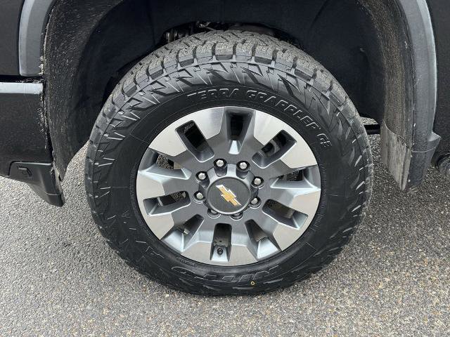 Used 2022 Chevrolet Silverado 2500 Custom w/ Custom Value Package image 10